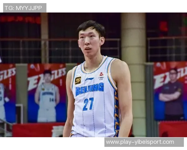 媒体人分析周琦单打风格对球队进攻流畅性的影响与战术调整建议